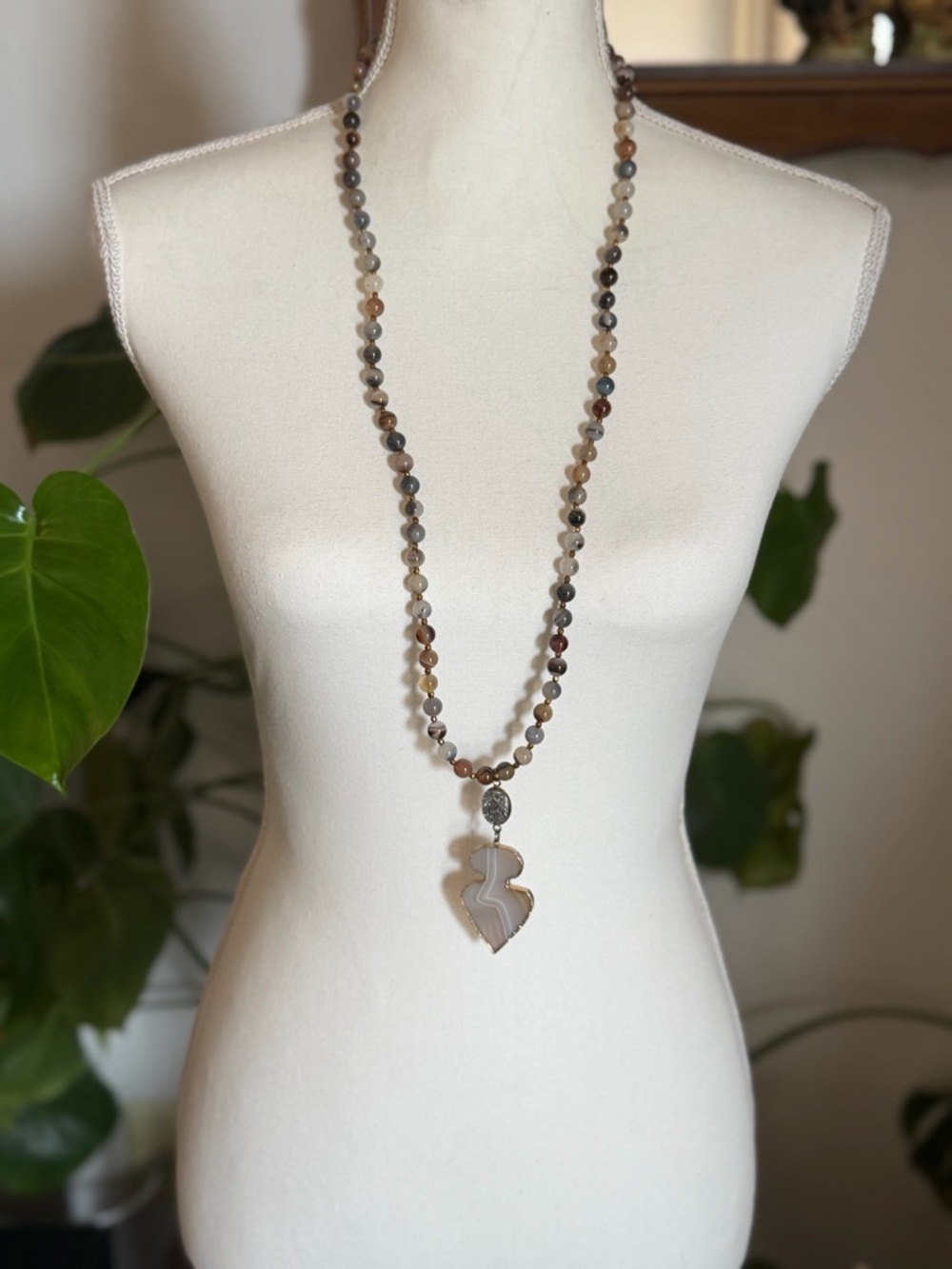Vintage BPD Multicolor Genuine Agate Gold leafing Arrow Beaded Pendant Necklace
